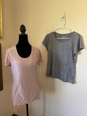 Lot of 2 Reebok Athletic Workout Tops Women’s Small Pink Gray